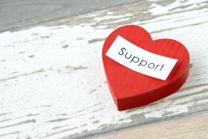 木の上にあるサポート(ハート)